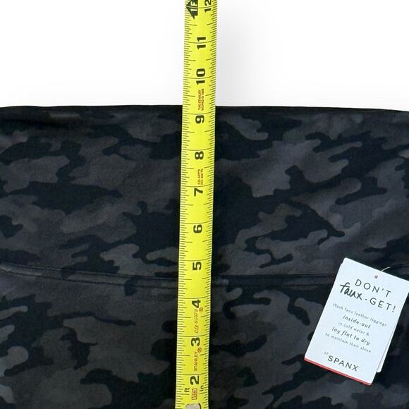 NWT SPANX Faux Leather Camo Leggings In Matte Black Womens Size M 20185R $110 - Picture 10 of 11